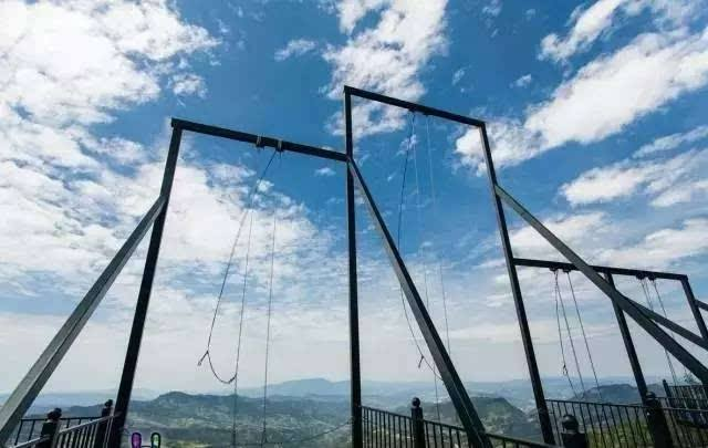 驚險(xiǎn)刺激的懸崖秋千你敢挑戰(zhàn)嗎？